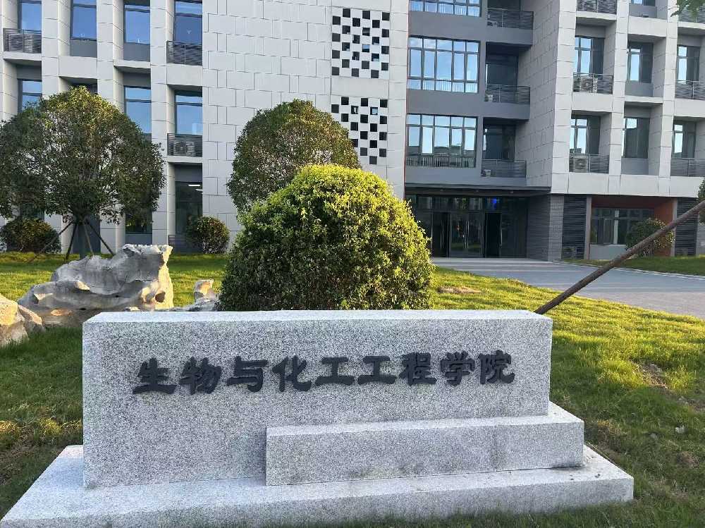 崇信县扬州职业大学体育场高杆灯项目